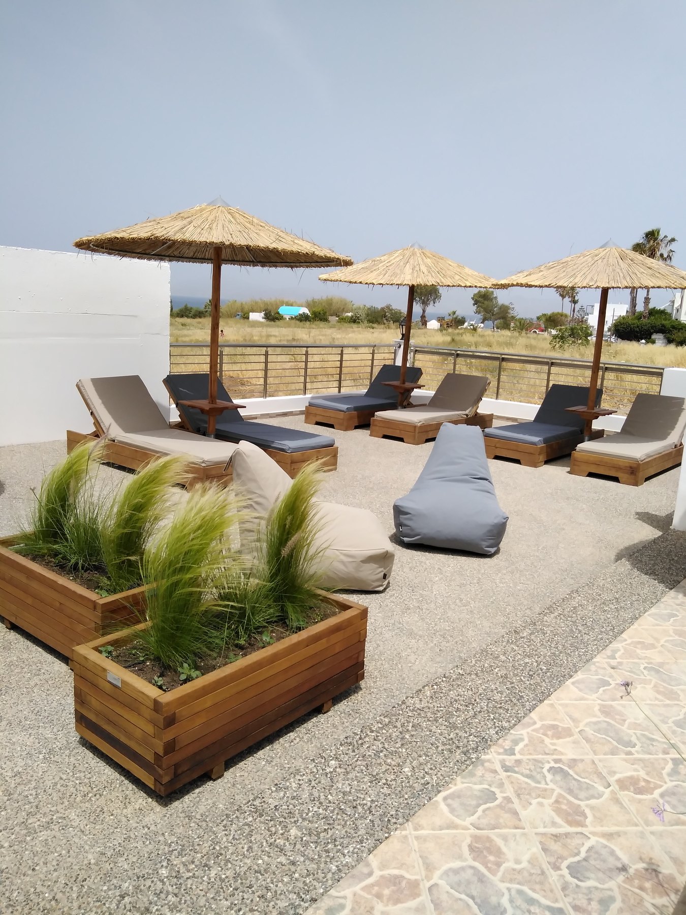 Relaxed seating on the pool terrace