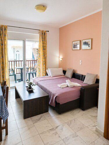 Bright studio with balcony doors