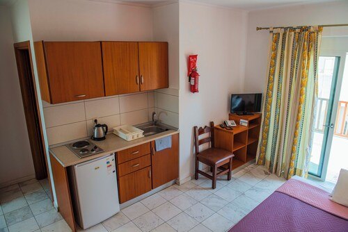 Self-catering studio with kitchenette